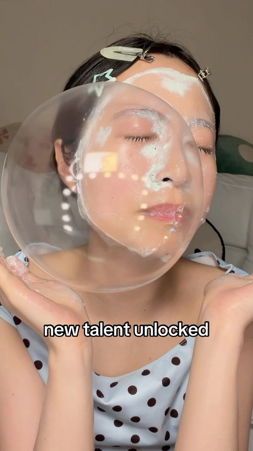 Cleanser bubbles don’t scare me anymore 🙈 Me trying to stay calm the entire time

 #skincareroutine #cleanser #bubble #koreanskincare #skincaretips