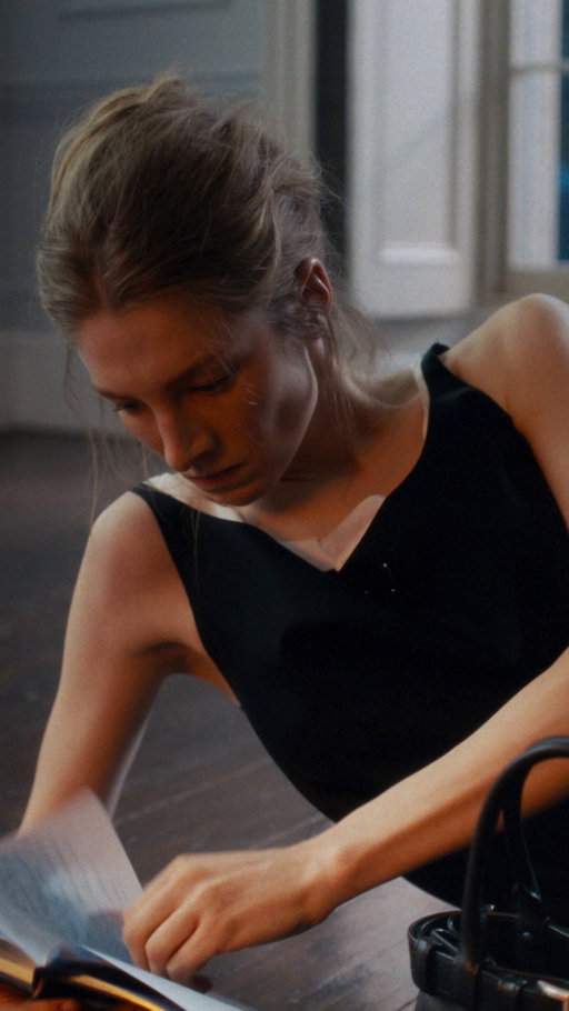 Introducing “Simple Stories”: Prada Ambassadors Hunter Schafer, Troye Sivan, Kelvin Harrison Jr. and Chen Haoyu star in the Prada Fall/Winter 2026 campaign. Fragments of stories captured through the lens of director Barry Jenkins. 
Discover "Simple Stories" via link in bio. 

Creative Directors: #MiucciaPrada and #RafSimons 
Film Director: @bandrybarry 
Campaign Creative Direction: @ferdinandoverderi 
Cast: @hunterschafer @troyesivan @kelvharrjr @amychen_haoyu

#PradaFW26 #Prada