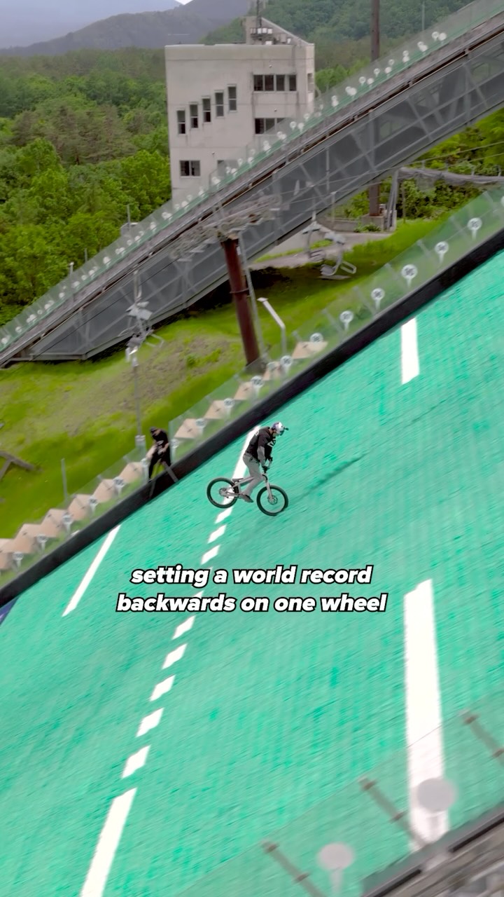 just a fakie down a 37.5° incline for 137 METERS 👏

🚲: @tomomi_nishikubo

head over to Red Bull Bike’s YouTube channel to watch in full 📺

#redbull #givesyouwiiings #energydrink #BMX