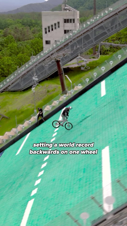 just a fakie down a 37.5° incline for 137 METERS 👏

🚲: @tomomi_nishikubo

head over to Red Bull Bike’s YouTube channel to watch in full 📺

#redbull #givesyouwiiings #energydrink #BMX