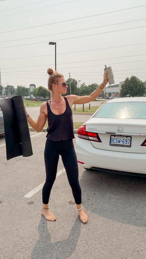 Coffee: secured. Playlist: ready. Left and right: still loading 
.
.
.
#yogainstructor #yogahumor #yogateacher #hotyoga