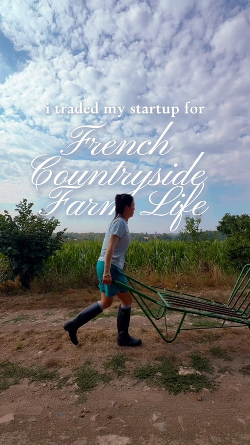 Bonjour! I’m officially an apprentice farmer in the countryside of France👩🏻‍🌾 while taking time off work. (i used @wwooffrance and they have a chapter for most countries so check it out if you’d like to do something similar.)

the first farm I’m working at is in a little town in #brittany close to the sea. They run a guest house, a farm to table restaurant and distribute the produce for local CSA members, restaurants and sell them at a bio market. 

Farming is keeping my hands busy and my mind super clear which is something I really needed. Excited to show you the rest of the journey 🐓