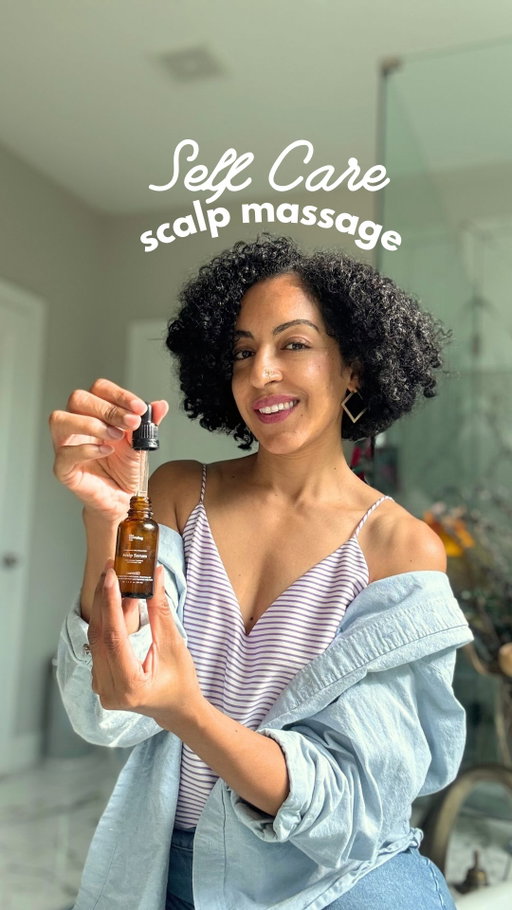 Scalp massage is a nightly ritual I picked up in India. After bouncing back from postpartum hair shedding, I make sure to show my hair extra love. I’ve been stepping up my scalp massage routine with this @theearthlingco scalp serum, because it’s water-based and lightweight, which doesn’t leave my pillow an oily mess at night + it has clean ingredients, so go check it out! 

💆🏽‍♀️ Use Code: ASHLEY15 for 15% off! 

#earthlingcopartner #hairgrowth #scalphealth