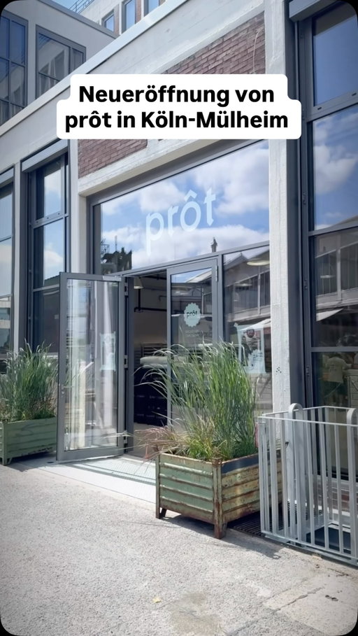 Wie man vielleicht schon mal mitbekommen hat, bin ich großer Brot-Fan 😅 
Deswegen konnte ich mir heute die Gelegenheit nicht entgehen lassen, mal in die neue Backstube von prôt @protvonalex in Köln-Mülheim zu gucken ☺️
#kölnmülheim #prot #protvonalex #backstube #neueröffnung