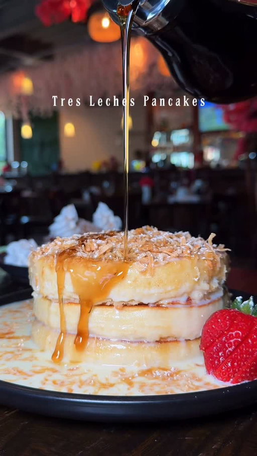 Fluffy Tres Leches Pancakes 🥞 

📍The Connection Cafe - 40 Union St. Holbrook, MA

#tresleches #pancakes #massachussets