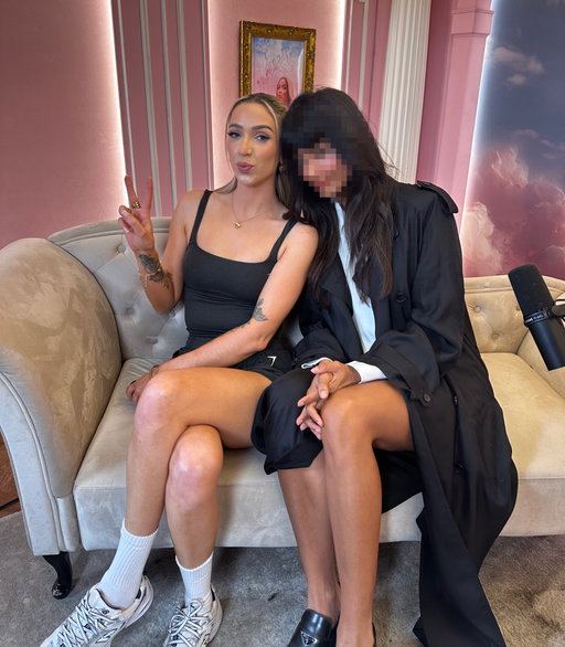 You’re in a Good Place to guess tomorrow’s guest… 💘💘💘