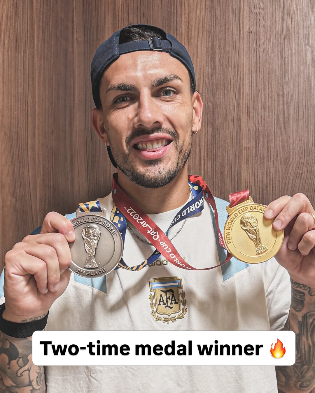Leandro Paredes’ family welcomed him back home with a portrait of his game-saving tackle vs. Egypt ❤️
 
Can’t take those two medals away from the Argentine midfielder 👏

(📸 @ccamilagalantee)