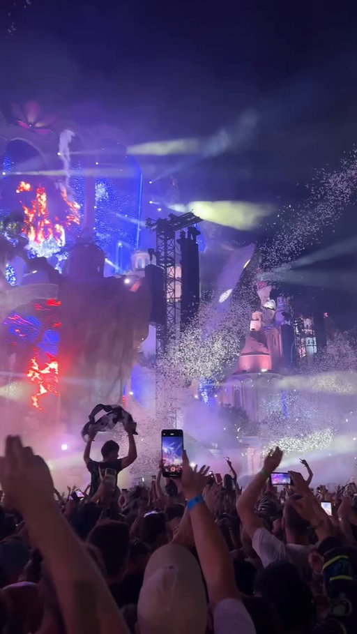 This trend but make it @tomorrowland… this year was my first ever tomorrowland with @grownalchemist and it was so much fun 🦋🫶🏼 3 days. Week 1. Many core memories xx