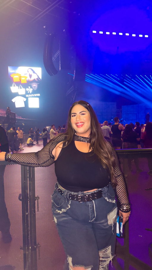 [ GIVEAWAY CLOSED! ]🎁 I’m teaming up with @livenationlatino to give one lucky winner 2 tickets to see @kanygarcia live in the U.S. on her Puerta Abierta Tour! 🎉

HOW TO ENTER:
1️⃣ Follow @itzellovato
2️⃣ Comment where you want to see Kany in the U.S. on her Puerta Abierta tour! 
3️⃣ Tag the friend you want to bring along with you! 

I’ll pick a winner at random in one week and DM the winner. GOOD LUCK! #sponsored 🤞🏽🍀