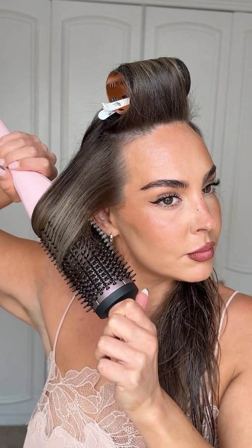 AD Favourite kind of blowdries @ghdhair duet blowdry. 
£10 from every duet blowdry is donated to the Breast Cancer Now charity 🎀
-
-
-
#ghdduetblowdry #blowdrytutorial #hairtutorial #blowdrybrush #hairhacks