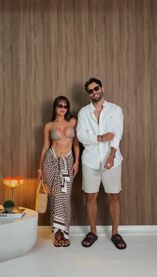 What we would wear to… holiday edition ✈️ 

#oldmoney #couple