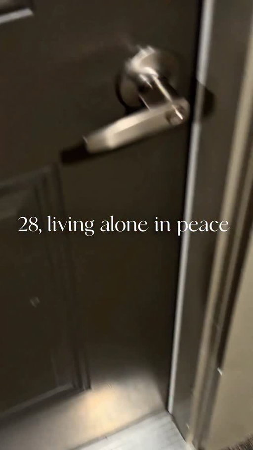 Living in peace just the way I like it 😮‍💨
.
.
.#cozyhomes #homedecor #ledlights #relatable #fypシ