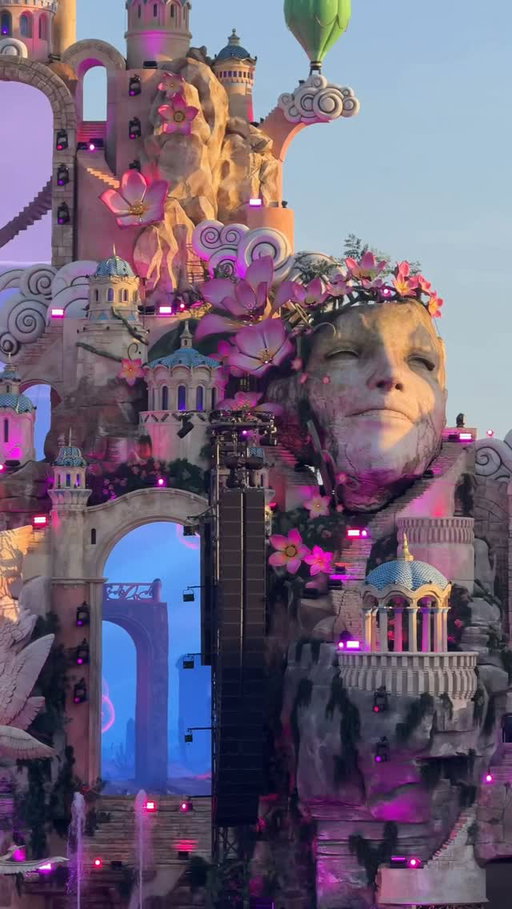 Seeing the main stage at @tomorrowland for the first time was insane, videos don’t even do it justice 🫶🏼🦋🩷 #tomorrowland