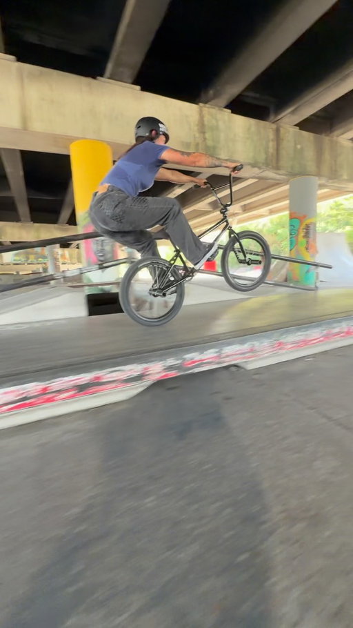 📍Parisite DIY 
@vansbmx66 @odysseybmx 
🎥: @tweestopher