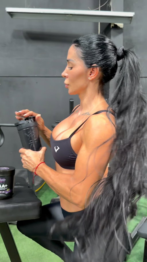 Solo si te gusta la excelencia 🖤 y dar el máximo 🦾
En cada entreno incluye EAA + electrolitos de @muscletech para un rendimiento extraaa