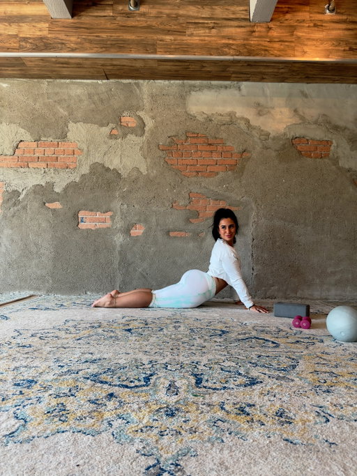 Back to the classics 🤍🤍a balanced life… literally 😉

#barreinstructor #pilatesintructor #yogainstructor