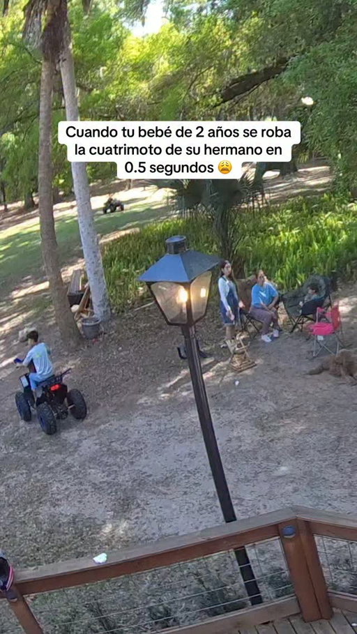 Nuestro tranquilo hijo nos tiene viviendo la vida al limite 🫣 ahora me puedo reir pero en ese momento a parte de pelarme las rodillas, gritar y Ilorar del miedo que me dio, mi instinto de madre me hizo mirar hacía atras y apenas en segundos paso 🥲

🚨Tengan cuidado con el 4to hijo 😂