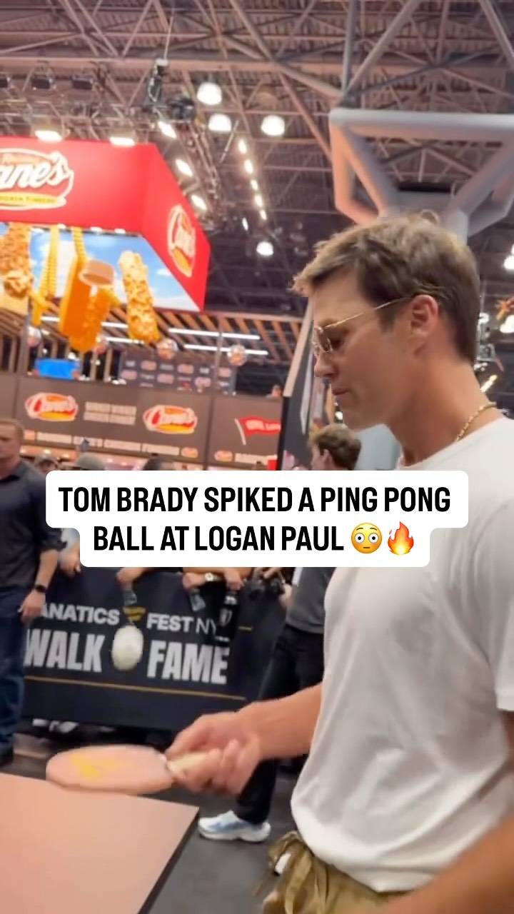 Tom Brady and Logan Paul beef continues 👀🍿 (via @fanatics)

#nfl #nflfootball #tombrady #loganpaul