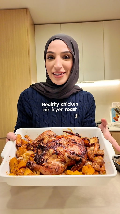 My kind of healthy roast 🙌🏼

Simple air fried chicken with roasted veggies using fresh produce from @woolworths_au 

This is so easy to make and something youll be making on repeat!

What’s your favourite meal during winter? #Ad