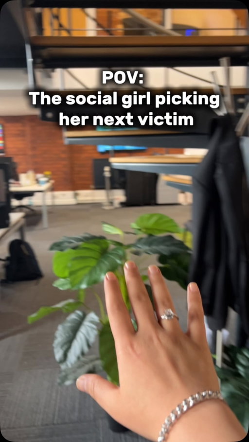 Piking next person 😌🤭 #socialmedia #funny #trendreels #marketing