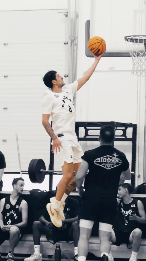 Richmond absolutely SHOWED UP for our first @brodievancouver open run. Everything from high flyers to sharpshooters, Vancouver does not mess around when it comes to their hoops. 

We'll be hosting more open runs so stay tuned for our next one 👀