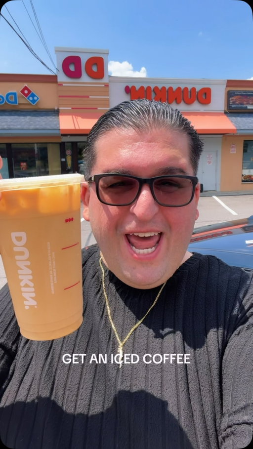 RAN to @dunkin 🏃🏃
.
.
.
#icedcoffee #dunkin #4u #relatable