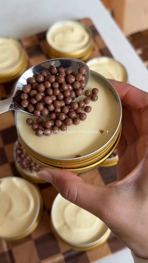dessert "caviar" 🤎 these were so fun to make, can't wait to share the recipe 🤗

IB: Brix

#dessert #recipe #baking #instafood #yummy