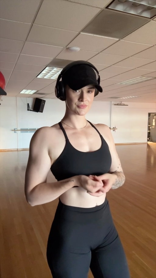 When I first decided to lose weight, I never imagined my body would look like this.
I never set a goal weight. I never gave myself a deadline. My only goal was to be consistent and build habits I could actually stick to.
Now I’m 55lbs down and feel amazing in my body. 
My biggest tips:
 • Stop drinking
 • Stop chasing perfection, just stay consistent
 • Lift heavy shit
 • Eat your protein
#weightloss #weightlossinspo #fitnessjourney