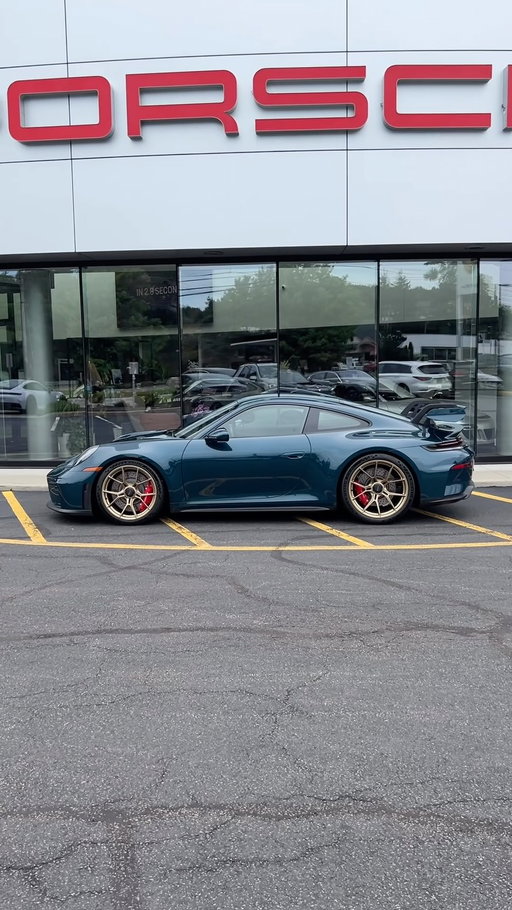 Looks fast standing still… The 992.2 GT3 finished in a stunning spec, ready for delivery to its new home 🏠 

#porsche #porschemoment #porsche911gt3 #cars #992