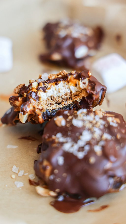 Incase you were curious — the viral s’mores smashed dates are soo worth the hype but im afraid these are even better 👀 if you loved a good ol peanut butter cup s’mores back in the day, these will be right up your alley! 

Made with just a few ingredients (including my healthier marshmallow fluff — or you can buy store bought if that’s your jam!) & they only take like 10 mins to make. The sweet & salty combo is just 🫶 Store in your freezer for the week & you will be SO SO HAPPY!! 

✨Comment LINK & I’ll DM you the link to the recipe/my homemade marshmallow fluff!! 

💌SAVE this one & send to a friend you want to make these with!! You’ll want them alllllll summer!! 

Here’s how to make them:
•pit medjool dates & press them flat on a parchment lined baking sheet. 
•Add two simple mills sweet thin cookies on top of each. Then add a layer of marshmallow fluff, topped with peanut butter. Sprinkle over chopped peanuts.
•Melt the chocolate until smooth. Top each one with the chocolate. Sprinkle over some cookie crumbles or chopped peanuts and flakey sea salt.
•Place in the tray in the freezer for 30-40 minutes until the chocolate layer is firm. Then move them to an air-tight container for at least 2 hours before enjoying.
You can let them thaw for 5 minutes or so if you’d rather them be a tad softer!

#viral #trend #stuffeddates #smores #healthydesserts