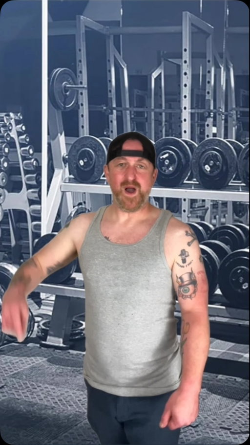 Shows this weekend July 25/26 at @laughcampcomedyclub will not be this funny, but still pretty good and you should come. #comedyshows #gymmotivation #twincitiesnightlife