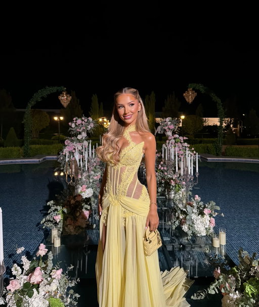 a yellow dream 💛 @mimozakadriaj