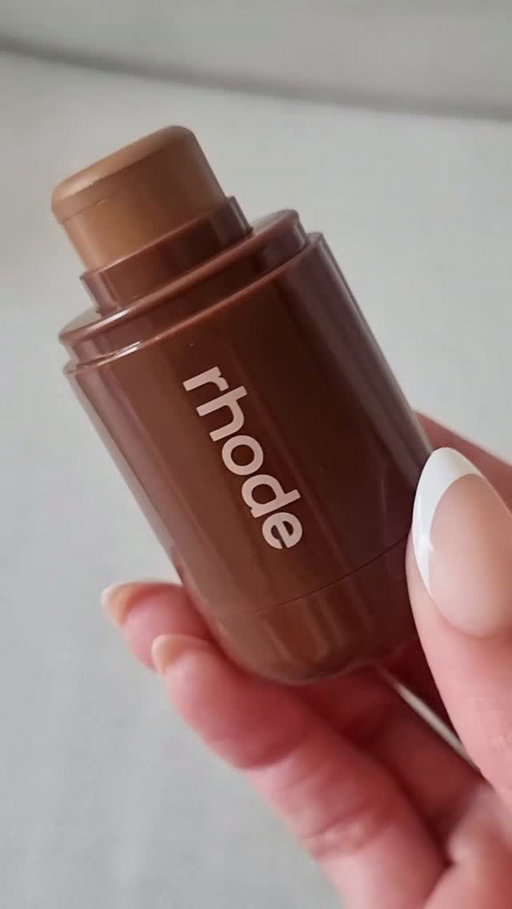 @rhode pocket bronze long-wearing cream bronzer 🤎🧸

shade: sunbed
__________
#rhode #rhodeskin #pocketbronze
#bronzer