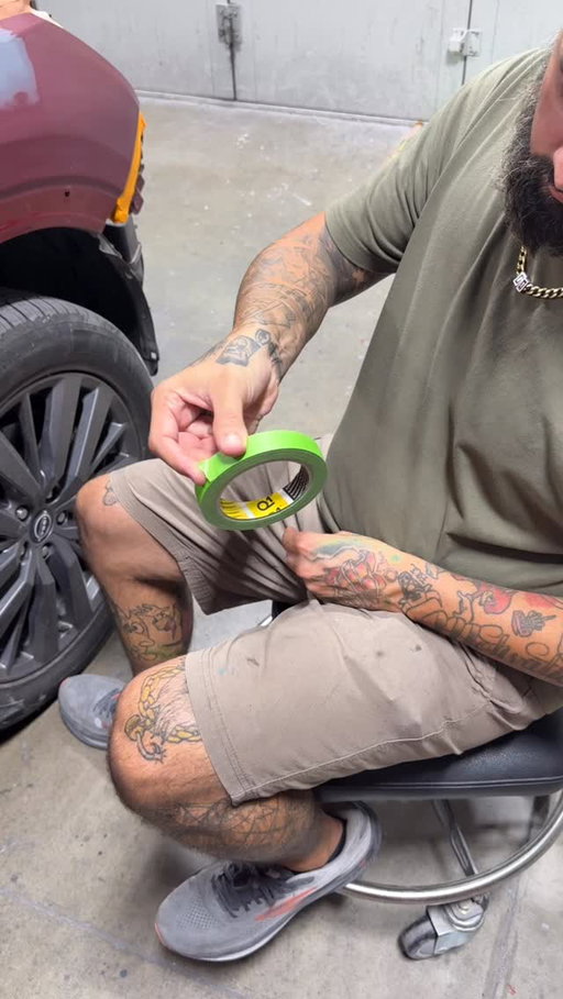 One way to fill the door to fender gaps to prevent overspray. 👊🏽
@q1_refinishing_solutions 
.
.
.
#q1refinishingolutions #q1tape #refinishtechnicians #refinishkulture #refinishfamily