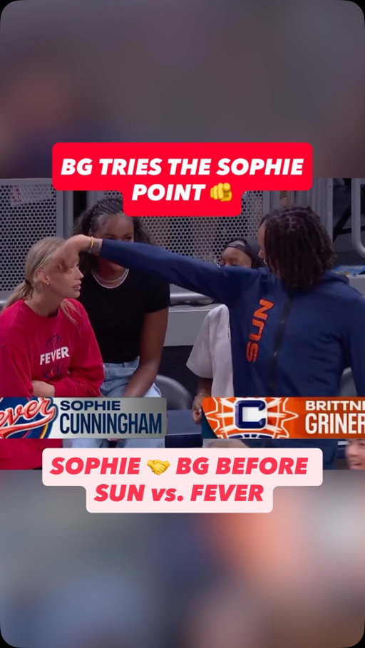 Former teammates Sophie Cunningham and Brittney Griner before tonight’s match 🤝