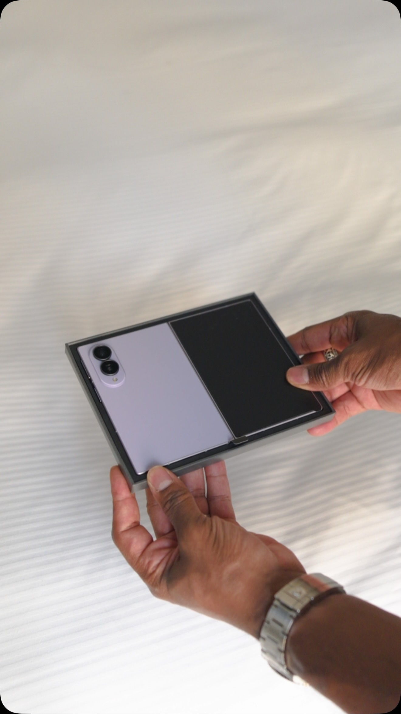 Unboxing the Samsung Galaxy Z Fold 8 in lavender! 
#tech #unboxing #samsung #samsunggalaxy #android
