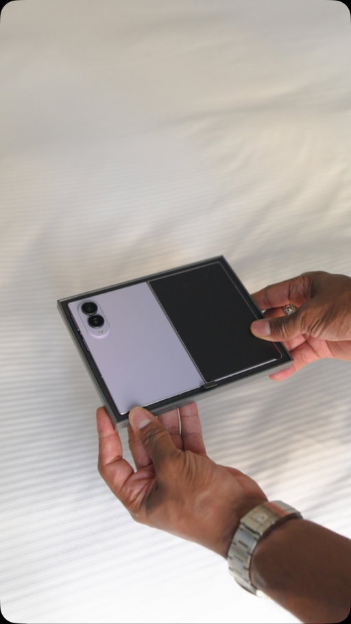 Unboxing the Samsung Galaxy Z Fold 8 in lavender! 
#tech #unboxing #samsung #samsunggalaxy #android