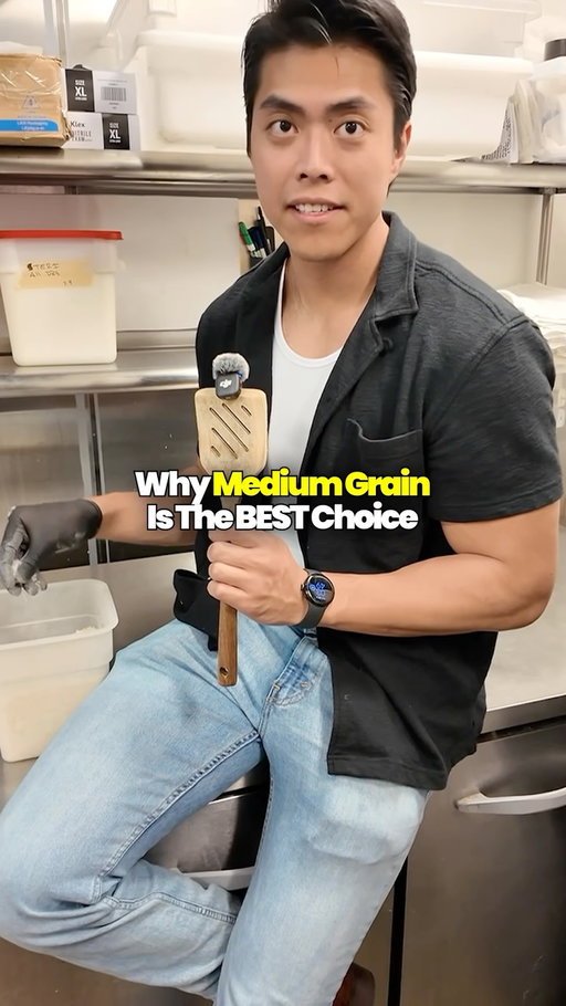 High-end short grain rice looks great—until one extra drop of water turns it into mush ❌.

That’s why we use quality medium grain 🌾. It delivers that perfect, soft texture everyone loves, with ZERO room for mistakes in our kitchen 🍚 #rice #bowlsofrice #mediumgrainrice