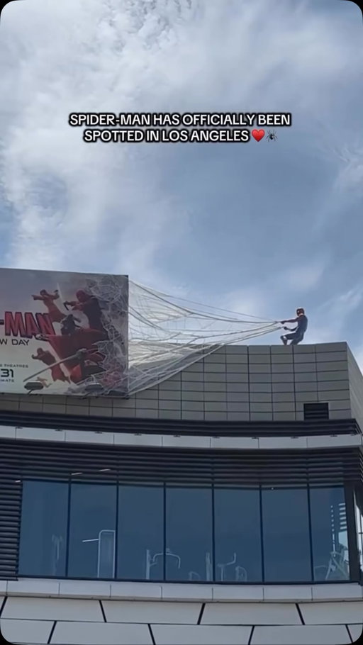 Amazing new billboard in LA 🤯🤯🤯

Video by @lovingandlivinginla