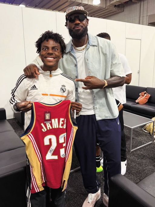 👑 x Speed 

Follow @LeBron for more!
