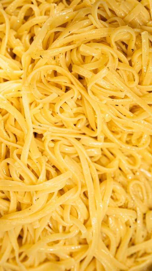 Ja mājās ir makaroni un olas, gardas pusdienas vai vakariņas jau praktiski gatavas 🍝🥚

Šai vienkāršajai un sātīgajai maltītei vajadzēs tikai:

🍽️ @dobelesdzirnavnieks makaronus (droši vari izmantot arī no iepriekšējās maltītes pāri palikušos)

🍽️ @agrova_baltics olas

🍽️ iecienītākās garšvielas

Pagatavošana ir ātra un pavisam vienkārša, skaties video un seko līdzi soļiem. ⏲️

#Recepte #Agrova #DobelesDzirnavnieks #Ola #Pasta