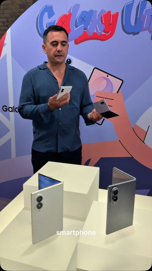 Apparently, everything needs a reaction shot now 🤔
#galaxyzfold8 #galaxyunpacked #smartphonecamera
