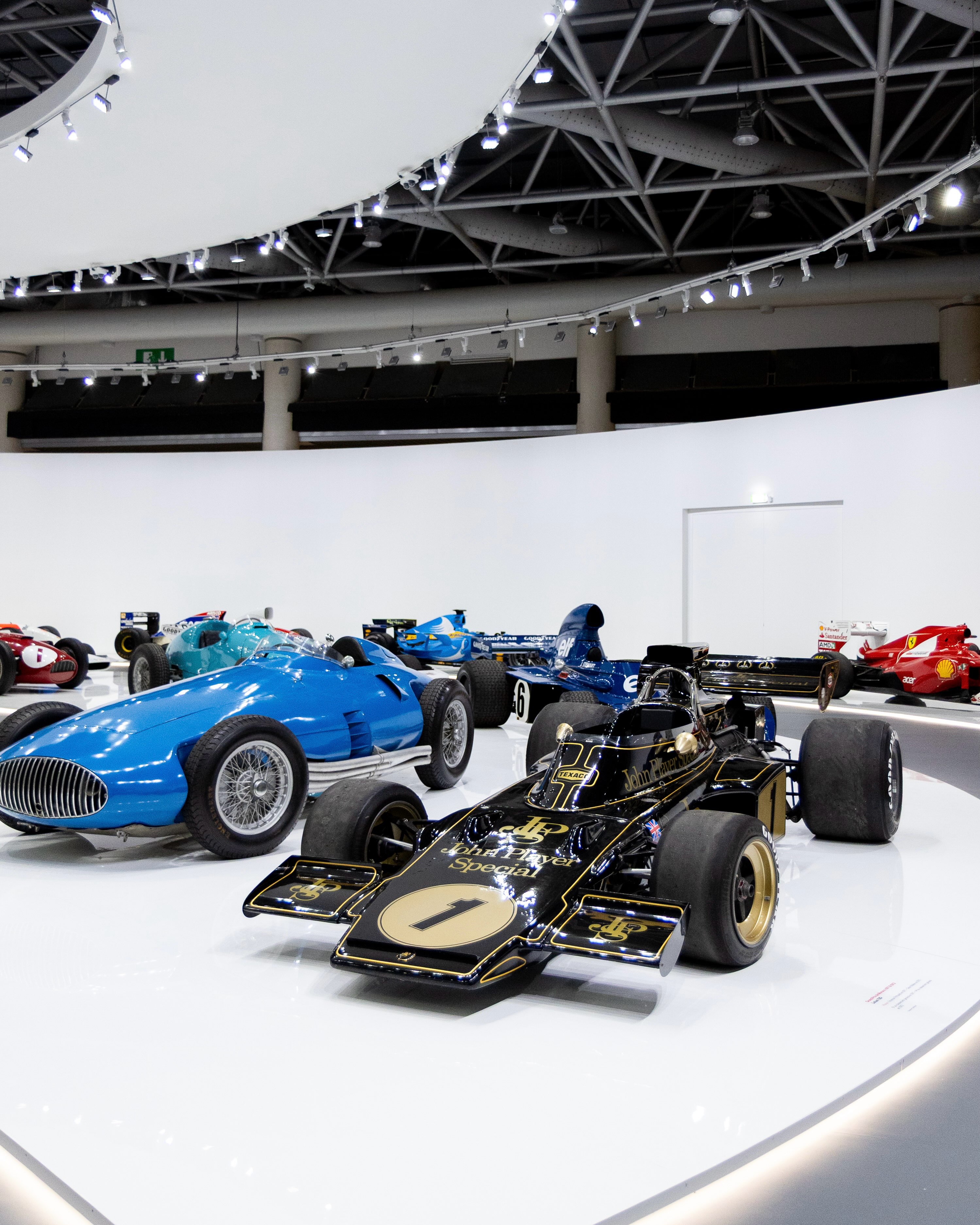 🏎️ Quelles sont les monoplaces qui ont écrit les plus belles pages de l’histoire du Grand Prix de Monaco ?

Des premières voitures ayant pris le départ du Grand Prix de Monaco en 1929 aux Formule 1 des champions du monde, l’exposition Monaco & l’Automobile au Grimaldi Forum rassemble plusieurs modèles qui ont marqué la légende du circuit monégasque.

👉 Envie d’en savoir plus ? Découvrez notre selection dans notre dernier article.
🔗 Lien en bio.

Et vous, laquelle est votre préférée ? 👇

—

🏎️ Which cars have written some of the greatest chapters in the history of the Monaco Grand Prix?

From the first cars to compete in the inaugural Monaco Grand Prix in 1929 to the Formula 1 cars driven by World Champions, the Monaco & the Automobile exhibition at the Grimaldi Forum brings together several iconic models that have shaped the legend of the Monaco circuit.

👉 Want to learn more? Discover our selection in our latest article.
🔗 Link in our bio.

Which one is your favorite? 👇

#MonacoGP #MonacoCircuit #F1 #GrimaldiForumMonaco #Exposition