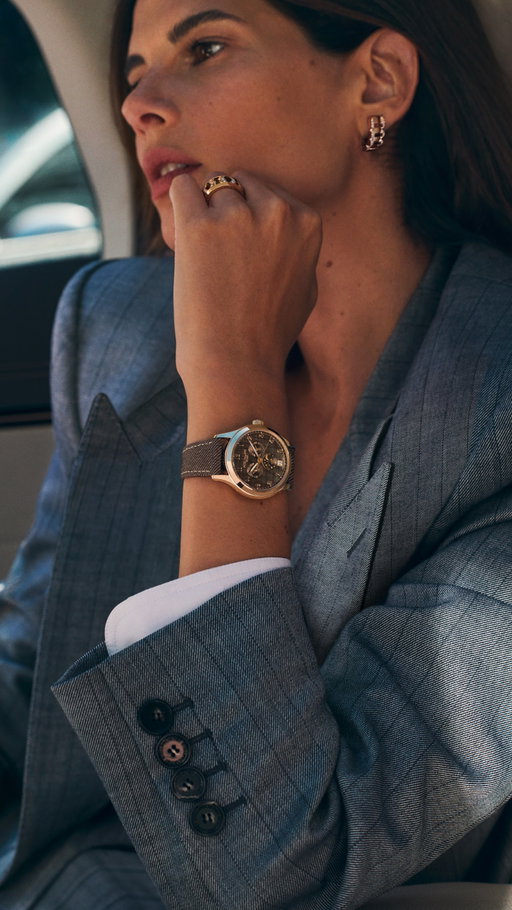 The Annual Calendar Ref. 4946 in rose gold and white gold feature a dial that displays the day, date, month, and phases of the moon, the natural markers of a summer as it unfolds. The rose gold model with a “Shantung” silk pattern chestnut dial and strap, mixes texture with a summer palette of warm tones. The white gold reference carries a blue-gray dial with a denim patterned strap, colors that evokes the casual spirit of season and the open sky and still water that frame every summer day.

A sapphire crystal case-back provides a chance to admire the architecture of self-winding 26-330 S QA LU caliber.

#PatekTime #PatekPhilippe
