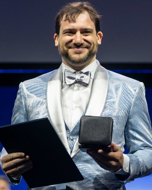 Jacob Tsimerman, a professor of mathematics at #UofT, has won the prestigious Fields Medal. 🙌 

He becomes the first scholar based at a Canadian institution – and the second Canadian – to receive the award, often described as “the Nobel Prize of mathematics,” since it was established in 1932.  

The Fields recognizes extraordinary research achievement and the promise of future discoveries. It’s awarded every four years by the International Mathematical Union to up to four mathematicians under the age of 40. 🏅  

It was a moment of shared pride for the U of T community, as Jacob’s colleagues and students joined in celebrating this monumental achievement at a watch party on St. George campus.

Learn more about his historic win at the link in bio or at uoft.me/jacob

Photo Credit: Allie Ippolito, Johnny Guatto