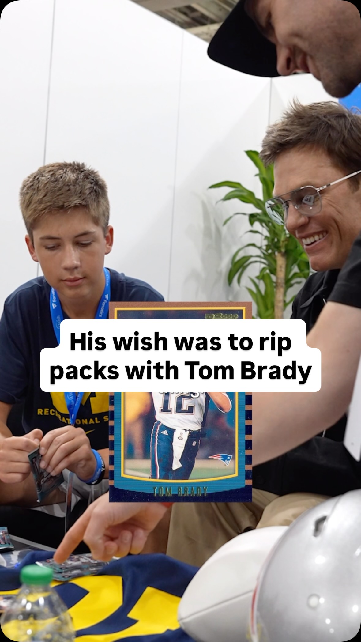 16-year-old @makeawishamerica kid Elias met up with Tom Brady at @fanaticsfest and came prepared. He asked play a game of “7 questions over 7 packs” where he got a chance to interview the goat 1:1 and hear some unforgettable stories 💙