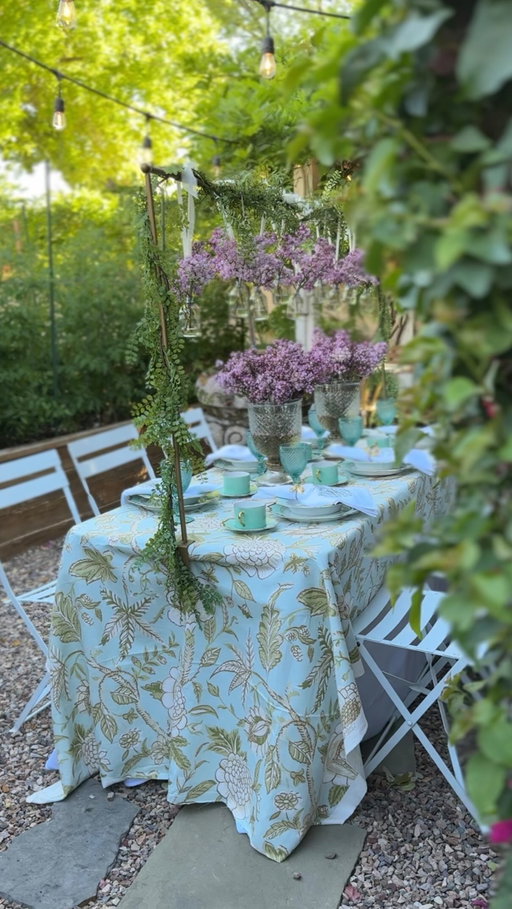 One of my best entertaining secrets? Luxury fabric remnants. I search online for beautiful leftover pieces of linens and that can be cut to the perfect size for a layer over a basic tablecloth. 

That single layer instantly adds texture, depth, and a custom curated look without the custom price tag. 

Comment with REMNANT for my favorite source and direct links to remnants I love!
.
.
.
#fabricremnants #tablescapeideas #tablelinenideas