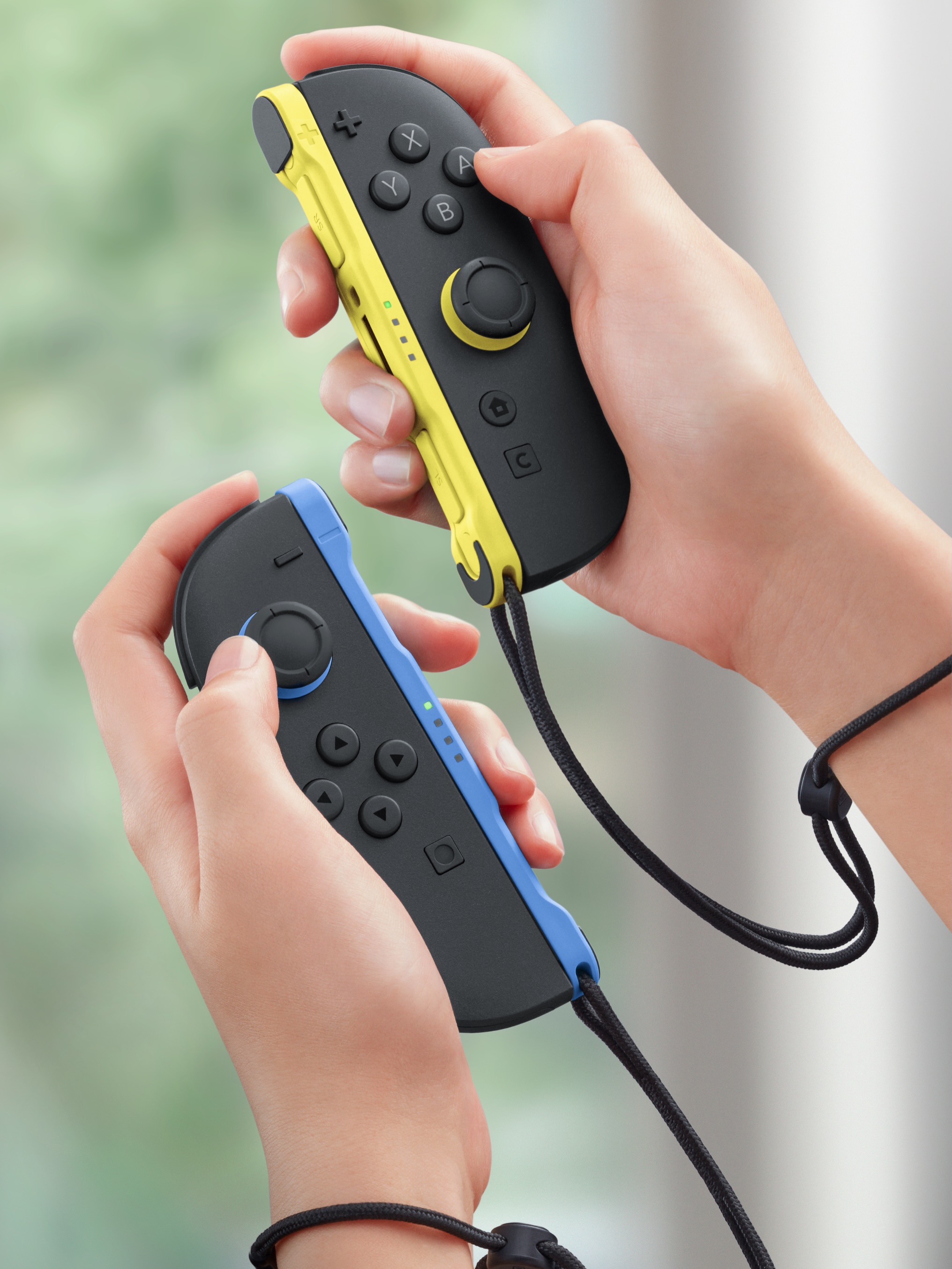 The Blue and Light Yellow Joy-Con 2 controllers inspired by Deep Cut from the Splatoon series are available now!

Start your #SplatoonRaiders adventure in style on #NintendoSwitch2.

Available at:
📍Nintendo NEW YORK
📍Nintendo SAN FRANCISCO
💻 Nintendo Store, link in bio