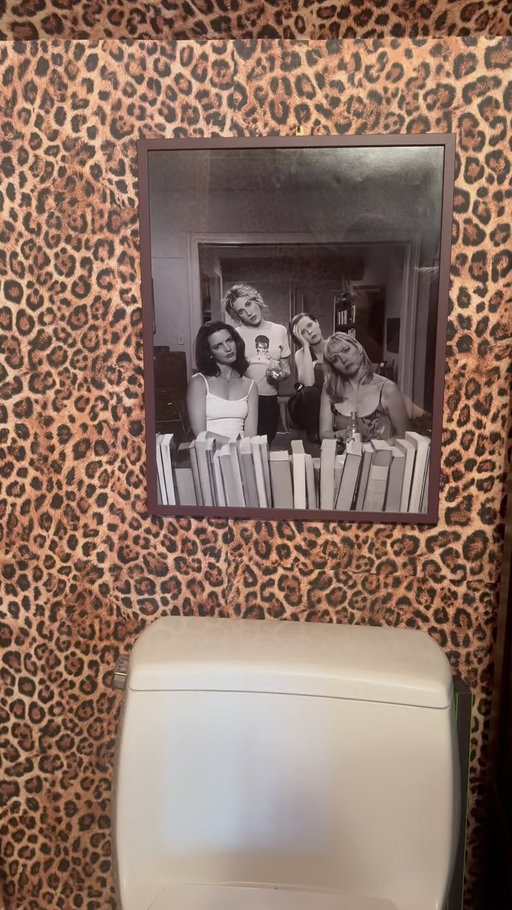It’s just so chic 🐆🍸🍒✨

#apartmentdecor #satc #sexandthecity #girlhood #homedecor