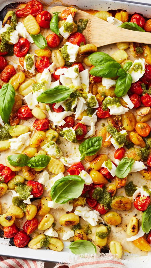 If you haven’t tried baking gnocchi instead of boiling it, this is your sign 🍅🌿

Comment RECIPE and I’ll send you my sheet pan caprese gnocchi recipe! 

https://www.loveandlemons.com/caprese-gnocchi/

#gnocchi #sheetpanmeals #easydinnerideas #loveandlemons #summerrecipes